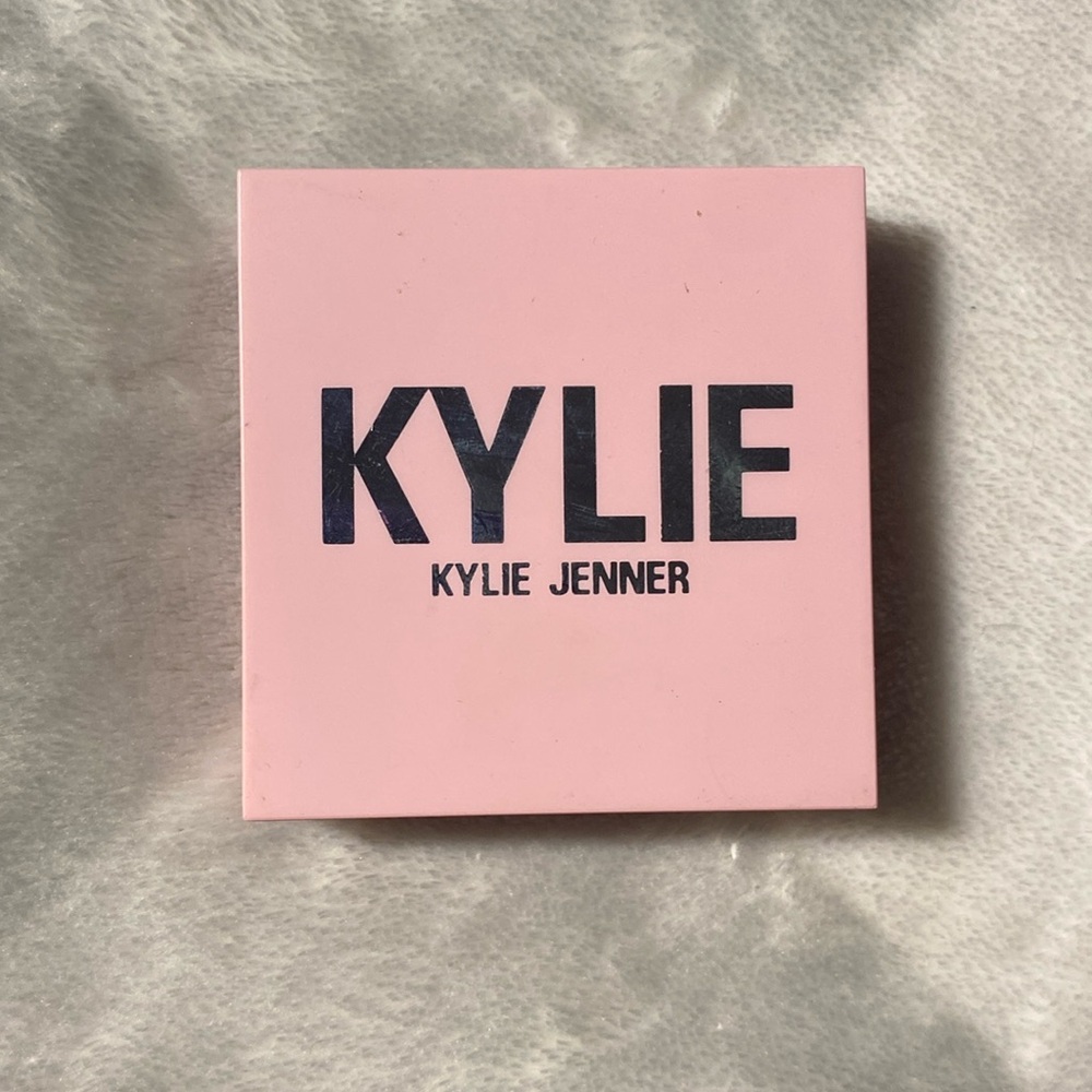 Kylie Jenner highlighter - 080 Salted Caramel 0.28 oz / 8 g